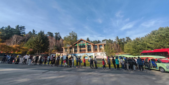 五营红松林海喜迎双节 游客量创新高 景区管理保驾护航