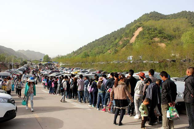 麦积山景区旅游接待火爆，精细化管理提升游览体验